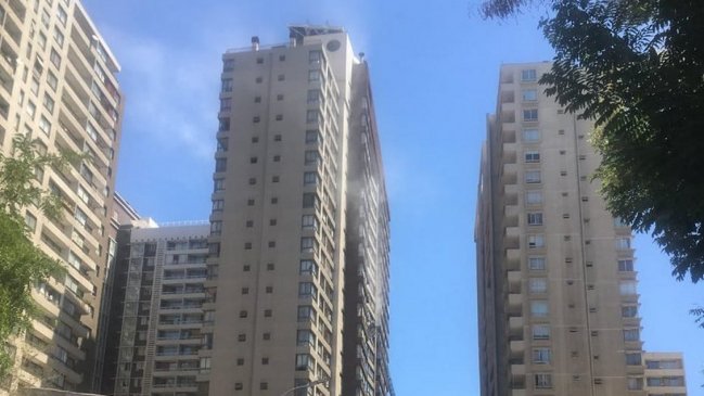 Incendio consumió un departamento en el centro de Santiago