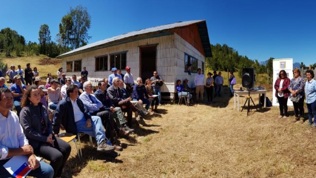 Vecinos de apartado sector rural de Cochamó desde hoy cuentan con luz eléctrica