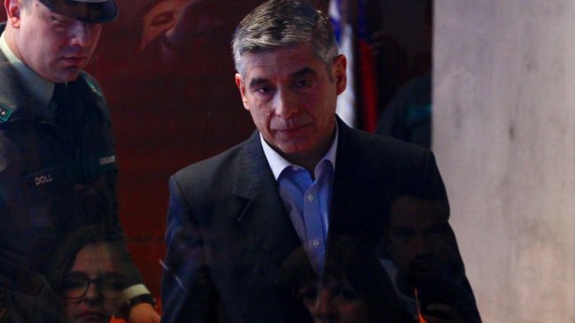 Cuestionan que Carabineros fiscalice arresto domiciliario de general (r) Blu