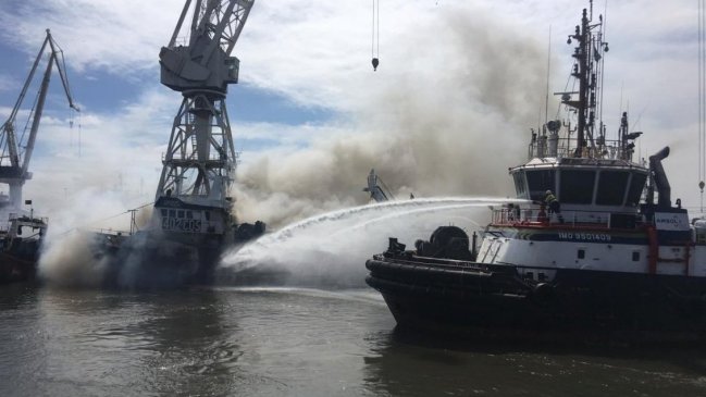 Incendio de un barco en Sudáfrica dejó al menos seis personas muertas