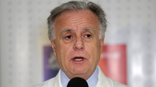 Extranjeros, píldora y condón: Las controvertidas explicaciones de Santelices por alza de VIH