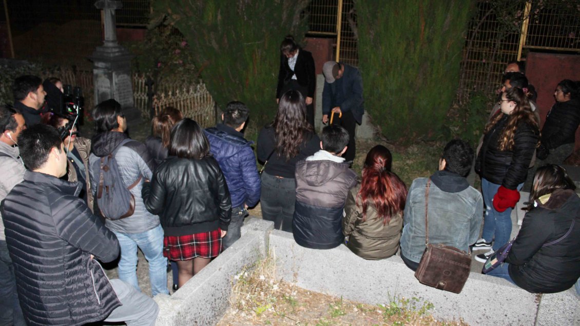 Continuarán los tour nocturnos al cementerio de Puerto Montt