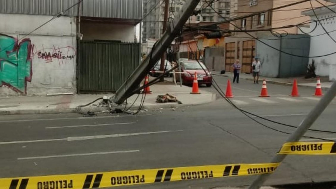 Caída de poste dejó alrededor de 1.500 clientes sin luz en Antofagasta