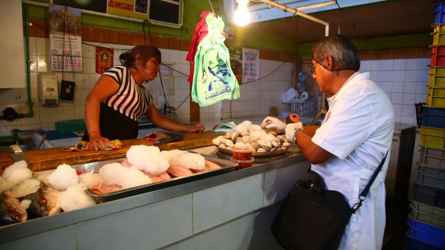 Llaman a evitar el consumo de mariscos crudos en Tarapacá