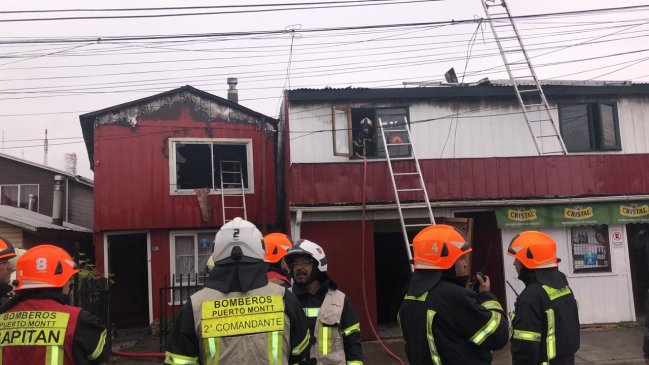 Dos viviendas afectadas y un bombero herido tras incendio en Puerto Montt