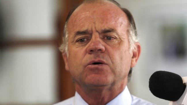 Ministro Walker se desmarca de Ubilla: No quiso vincular incendios con causa mapuche