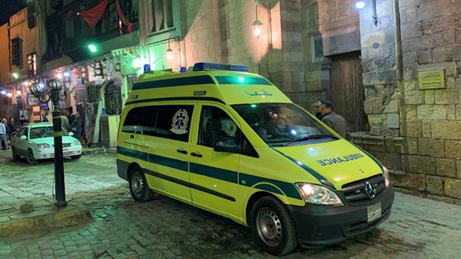 Atentado en mezquita en El Cairo deja tres policías muertos