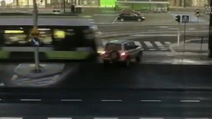   El impactante momento en que un tren embistió a una camioneta con una madre y sus dos hijos 