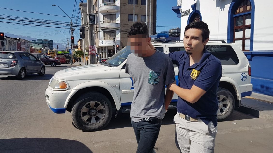 En prisión preventiva quedó sujeto que amenazó con un arma a otro hombre en la calle