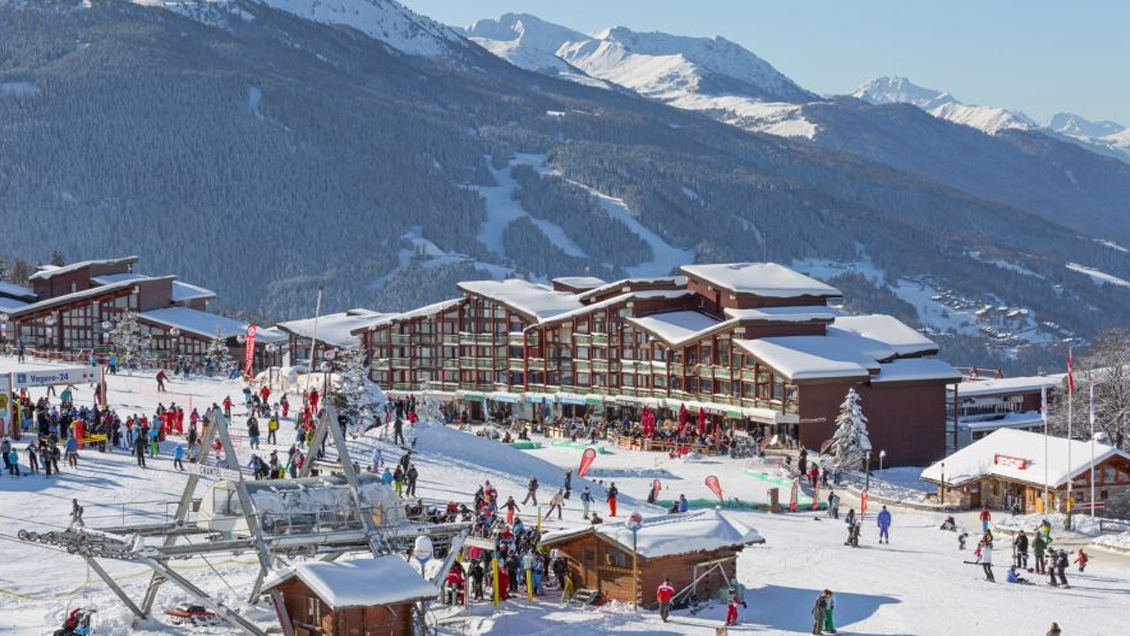 Francia: 440 evacuados de una estación de esquí en los Alpes por tres incendios