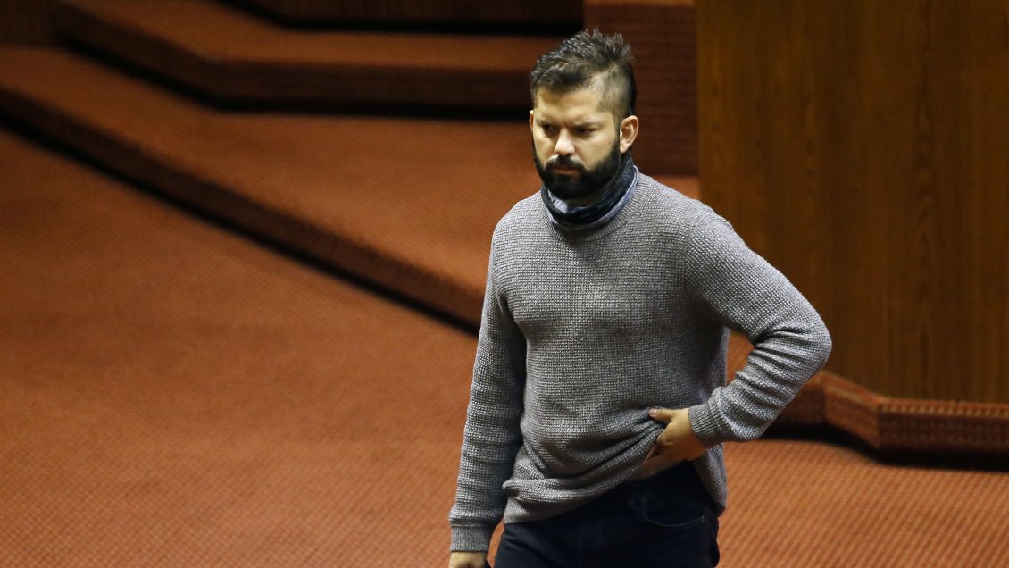 Frente Amplio se suma a críticas al viaje de Piñera: 