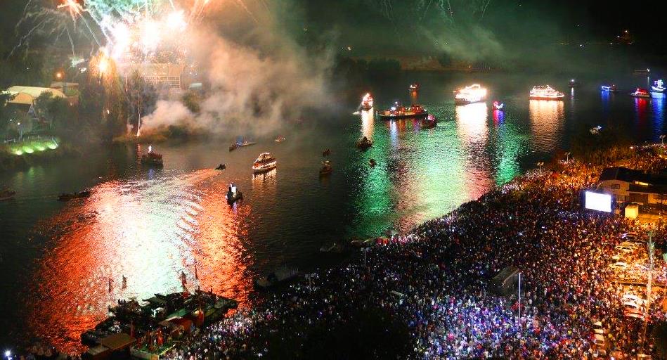 Se acerca la noche valdiviana: Fuegos artificiales y embarcaciones engalanadas iluminarán el Calle Calle