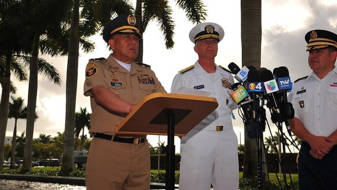 EE.UU. pide a militares en Venezuela actuar 