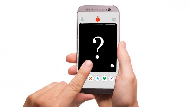 Actriz porno acusa que cita de Tinder intentó violarla: 