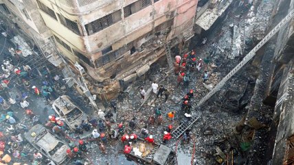  Gigantesco incendio dejó casi 70 muertos en Dacca  