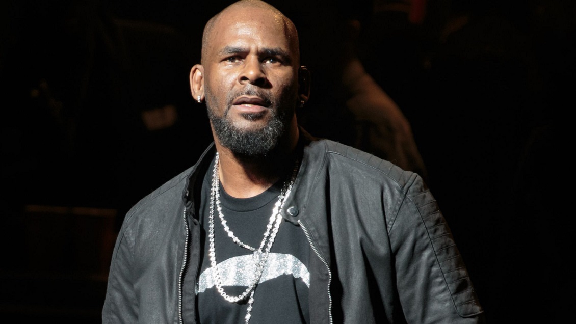 R. Kelly es acusado formalmente de abusos sexuales a tres menores