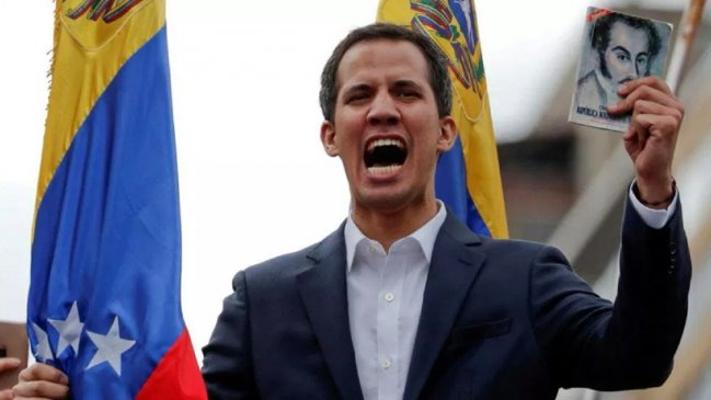 Guaidó emitió decreto presidencial para autorizar ingreso de ayuda humanitaria