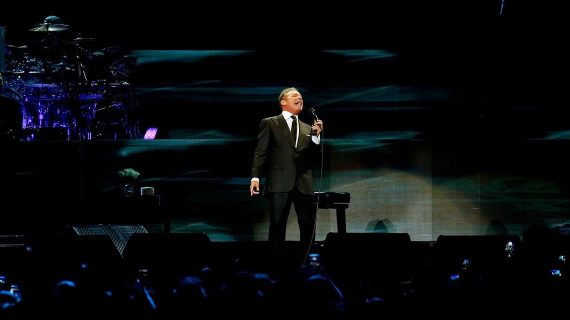 Pifias, pelea y decepción: asistentes critican tercer show de Luis Miguel en Chile