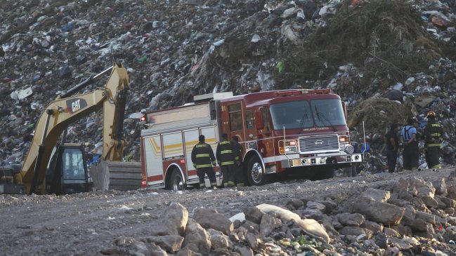Puente Alto: Vecinos denuncian que vertedero ilegal genera dos incendios diarios