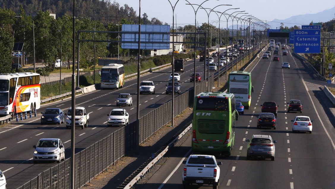 Más de 300 mil vehículos regresan este domingo a la capital