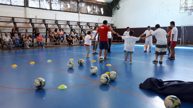 Lanzan inédita escuela de fútbol para niños y niñas con síndrome de Down en Chillán