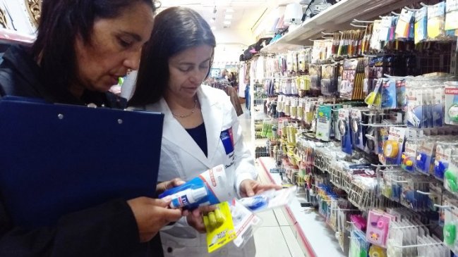 Inician dos sumarios por útiles escolares sin etiquetado en Chillán