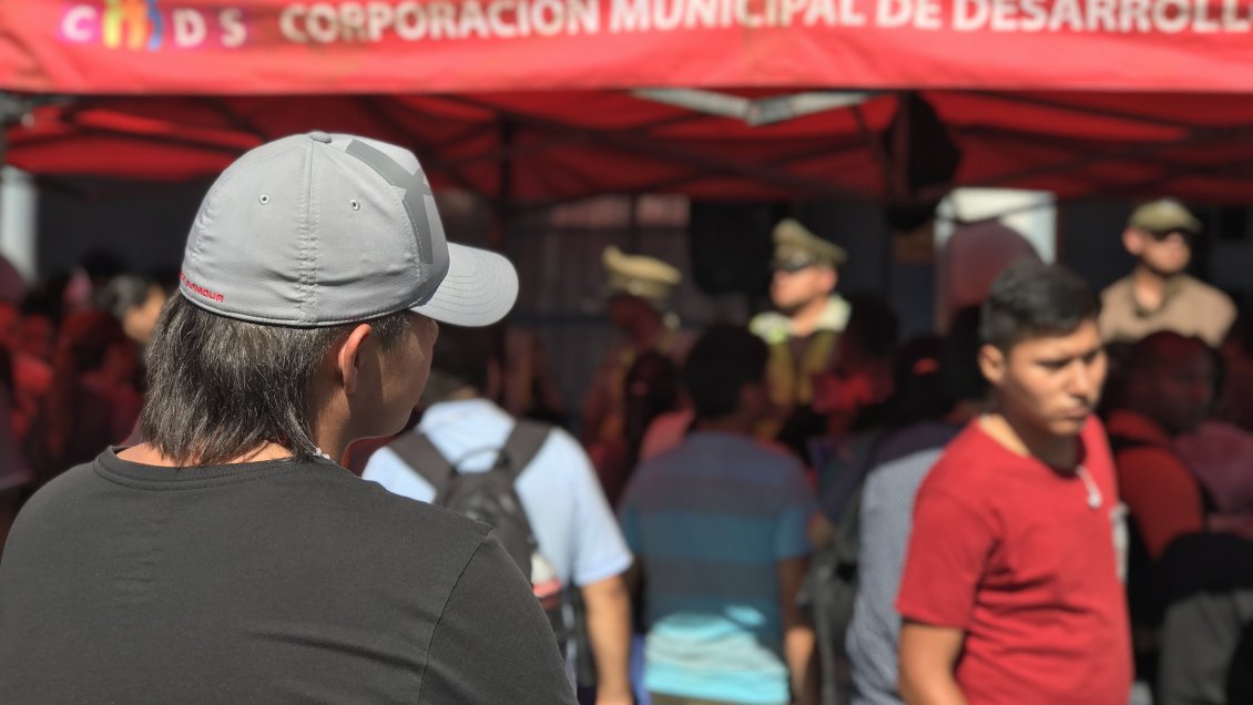 Largas filas en nuevo proceso de matrícula de colegios municipales en Antofagasta