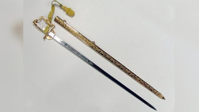  Encuentran espada de prócer robada en patio de iglesia de Cerrillos  