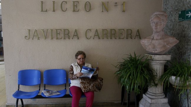 Mineduc intervino en caso de joven transgénero que fue impedida de estudiar en el Liceo 1