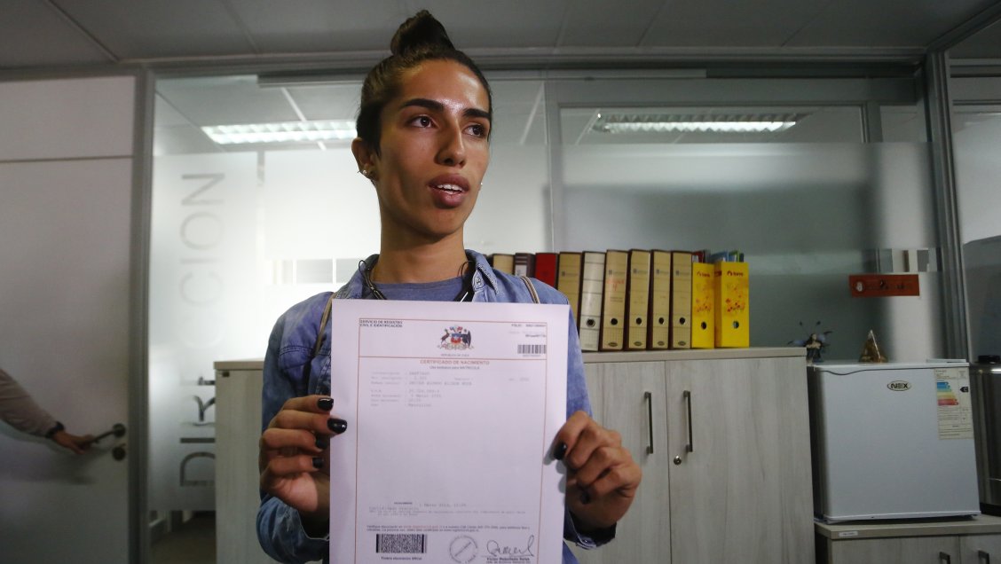 Joven trans concretó el proceso de matrícula en el Liceo 1 de Santiago