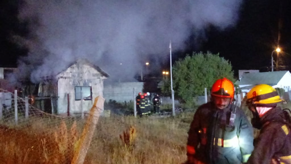 Una víctima fatal y una persona grave dejó incendio en Punta Arenas