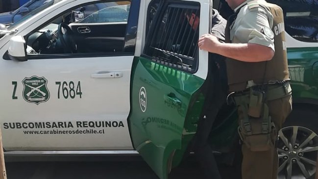 Detienen a tres sujetos acusados de asaltar a una persona a la salida de un banco en Rengo