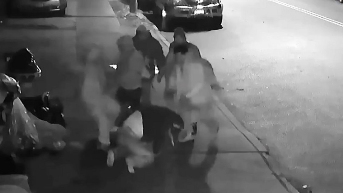 Sujetos golpearon y robaron a personas en situación de calle en Nueva York