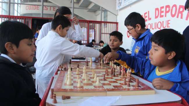 Municipio ofrece más de 90 talleres gratis en Iquique