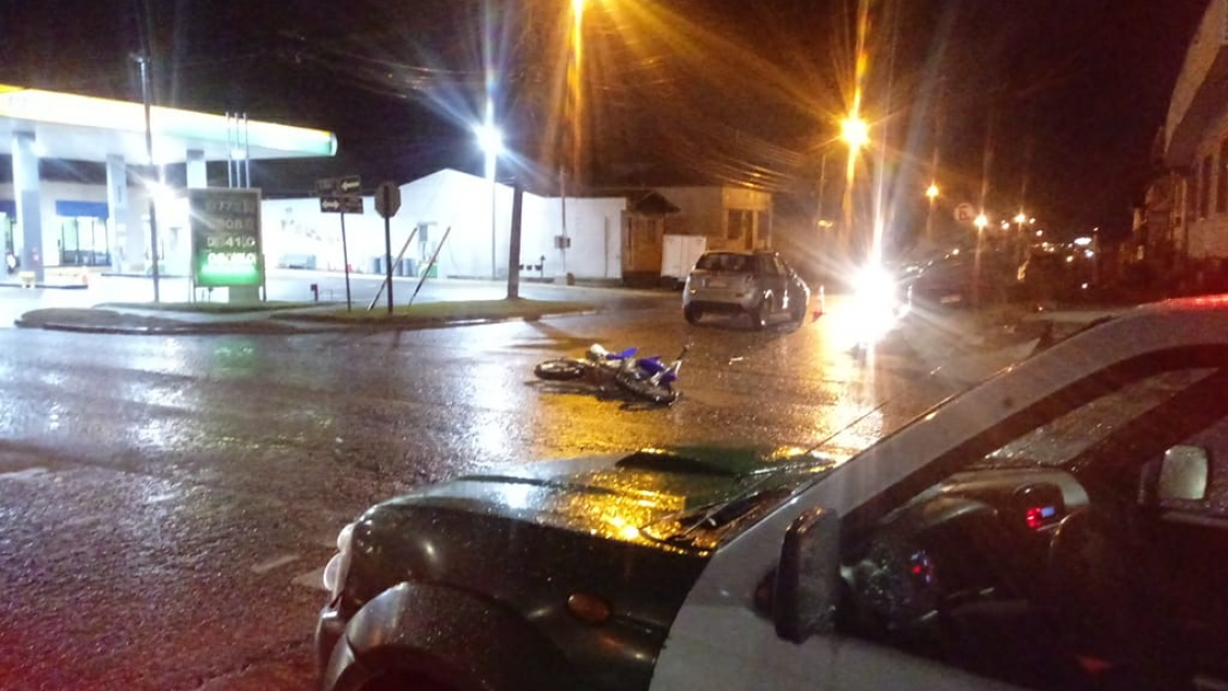 Punta Arenas: Motociclista quedó grave tras chocar con automóvil