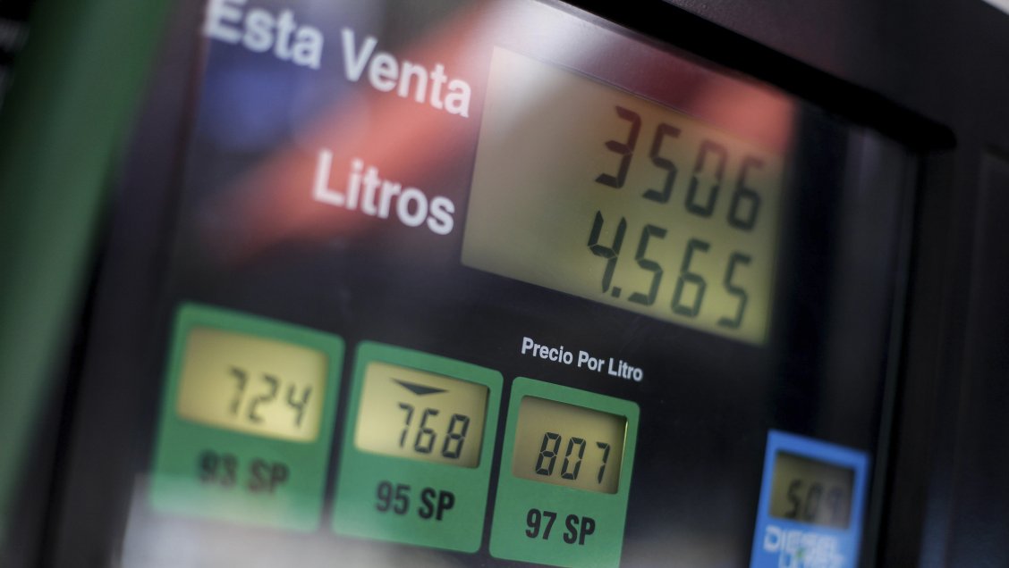 Suben las bencinas, pese a que el Gobierno prometió bajas hasta fines de marzo
