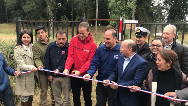 Los Ríos: Ministro Felipe Ward inauguró acceso a Playa Linda del Lago Calafquén