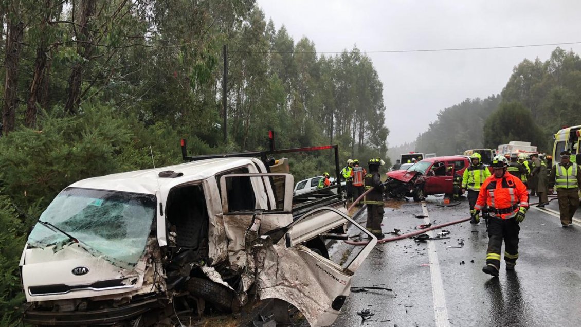 Colisión múltiple en la ruta que une Valdivia y Paillaco dejó un lesionado grave