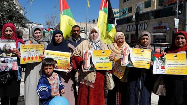 Mujeres palestinas exigen la aprobación inmediata de la ley contra violencia