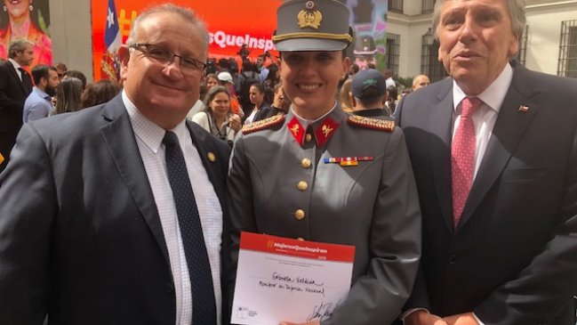 Primera mujer a cargo del desminado de Arica y Parinacota fue homenajeada en La Moneda