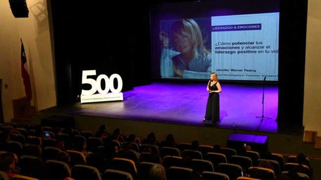 Más de 100 mujeres participaron de seminario sobre “liderazgo y emociones” en Punta Arenas