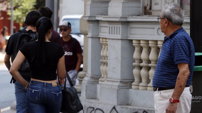 Encuesta: El 77% cree que los chilenos somos acosadores