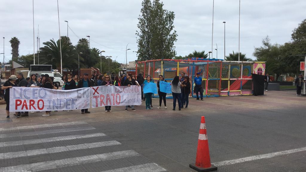 Comunidad de liceo de Caldera mantiene protesta para exigir salida de directora