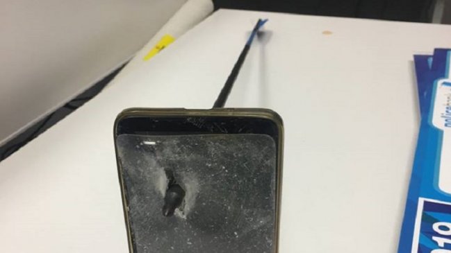 Teléfono celular salvó a hombre de morir de un flechazo