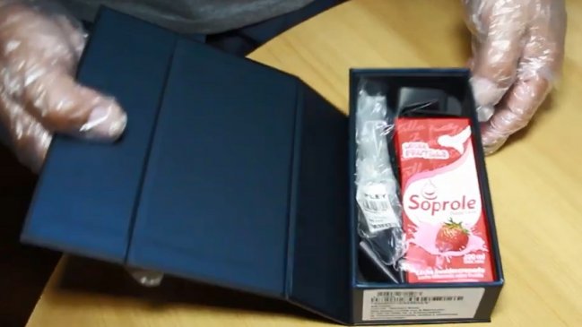 Compró un celular de gama alta y le llegó una caja de leche
