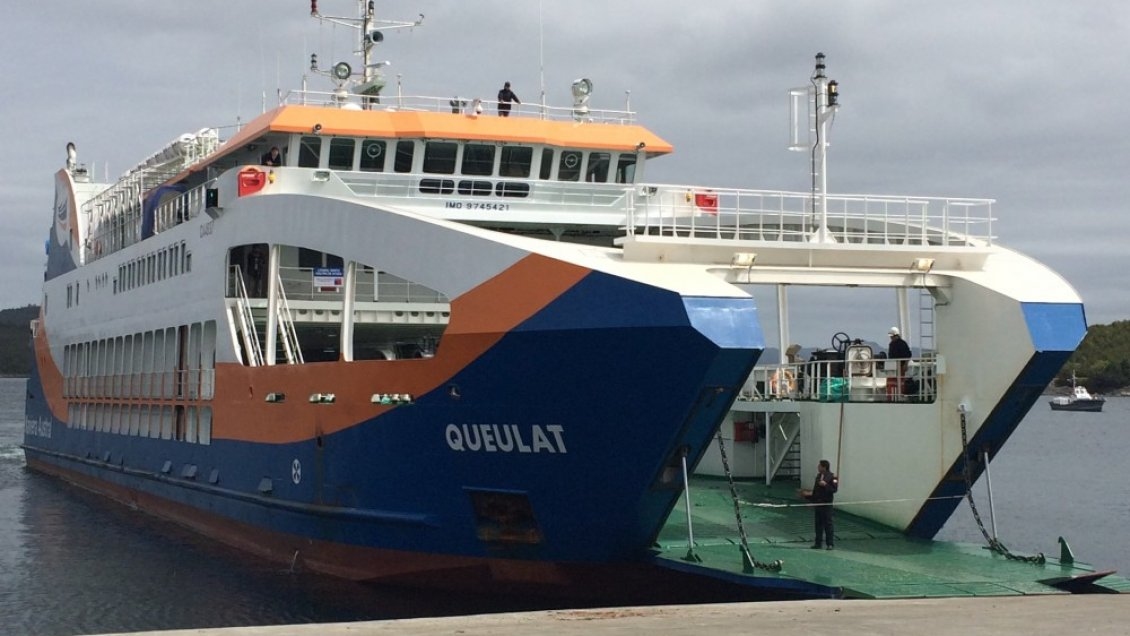 Armada y personal de Aduanas decomisaron medio kilo de marihuana en barcaza Queulat