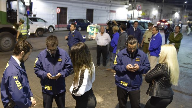 Realizan fiscalización nocturna a locales del centro de Iquique