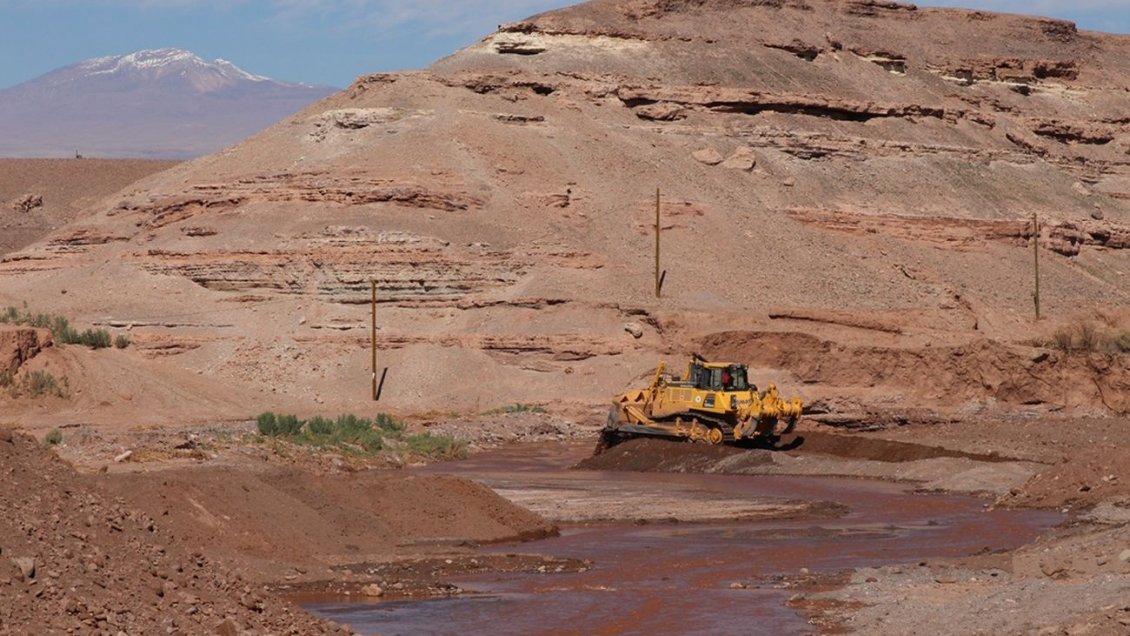 Un 60 por ciento de avance llevan las obras para encauzar los ríos de San Pedro de Atacama