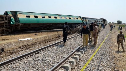  Las desoladoras imágenes del atentado a un tren en Pakistán  