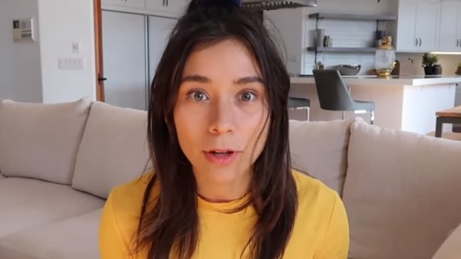 Escándalo por youtuber vegana que fue captada comiendo pescado